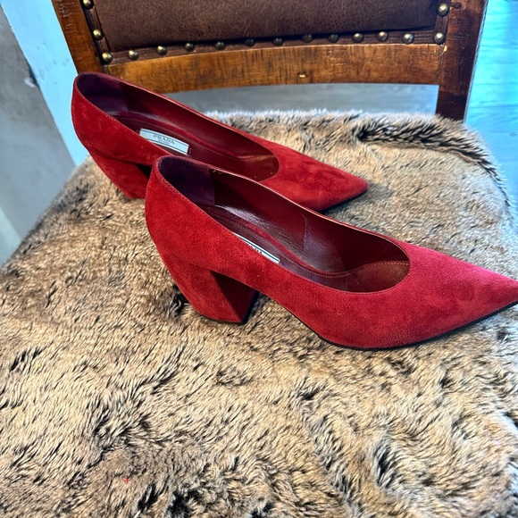 PRADA Runway Suede Oxtail Maroon Red Block Heel Pointy Toe Heels, Size 38.5 - Picture 6 of 12